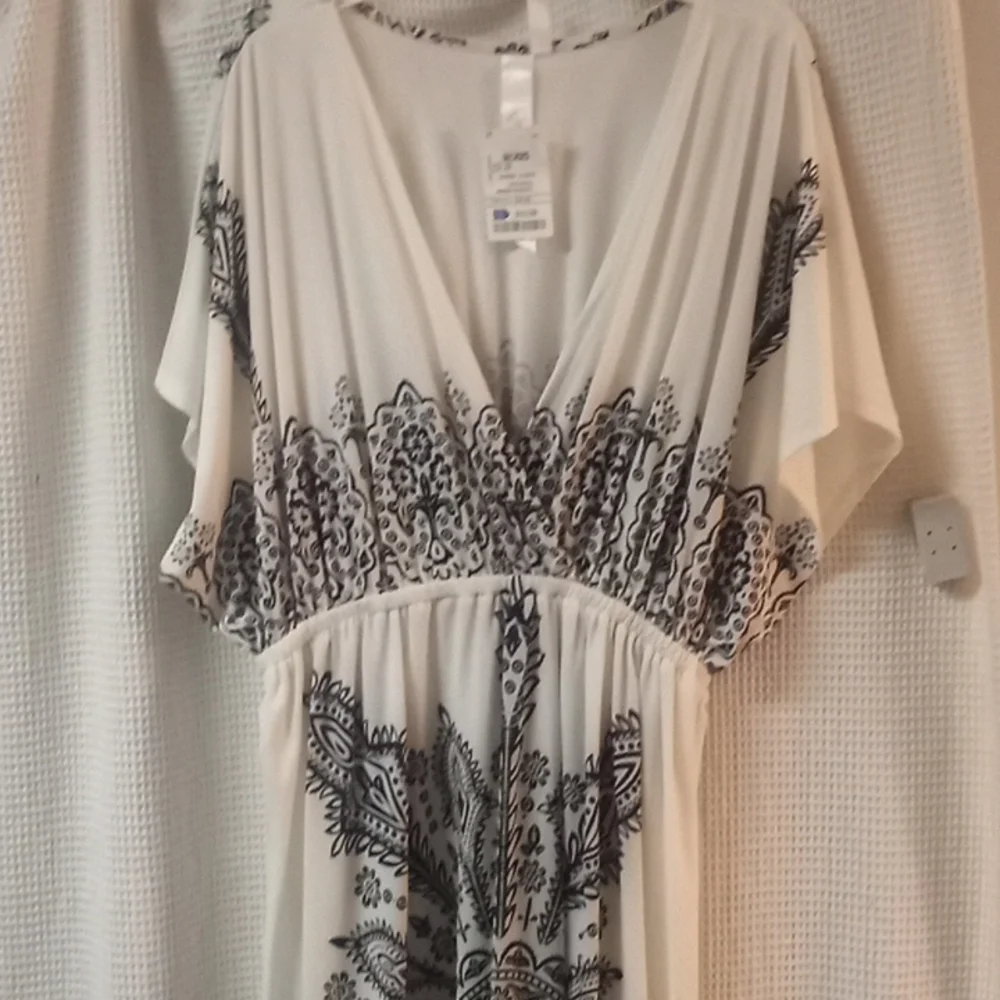 Dress - Picture 2 of 4